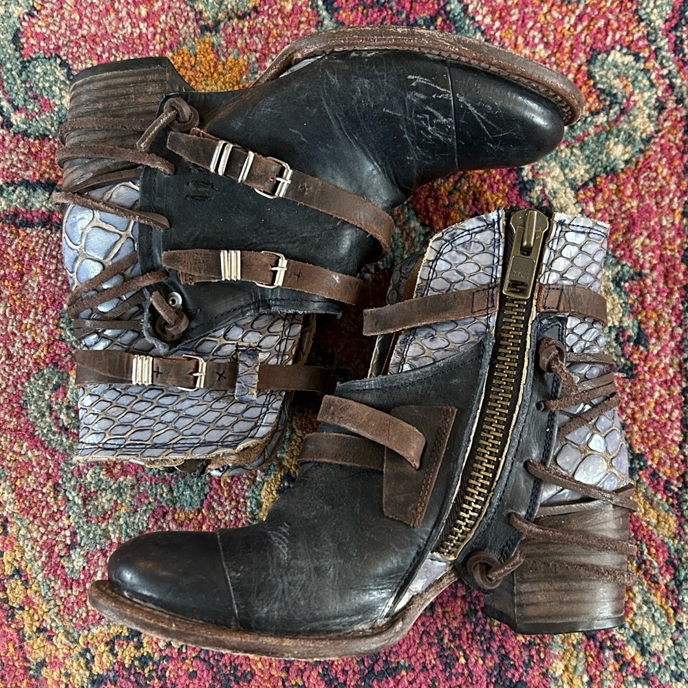 Freebird by Steven | Women’s Black/Brown/Blue Leather Strappy Crue Ankle Boots 7 - Picture 5 of 16